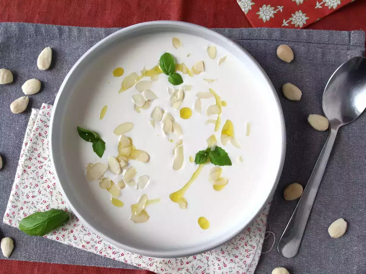 Andaluzyjskie Ajoblanco: zimna zupa, na którą zawsze masz ochotę latem - zdjęcie 5