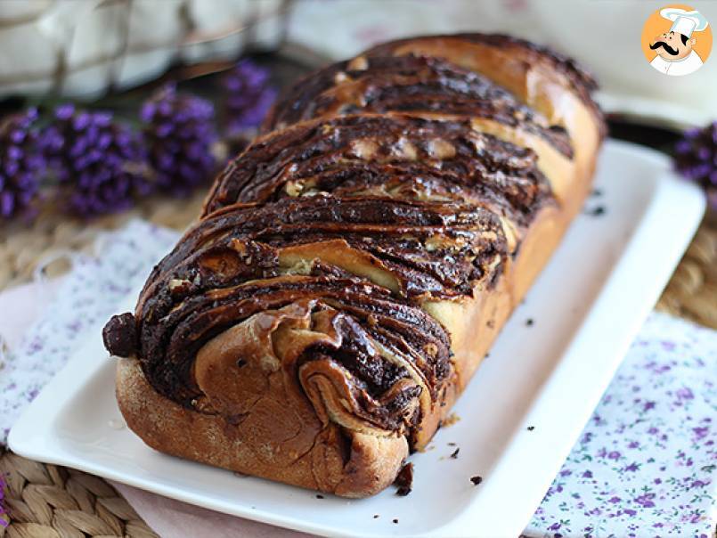 Babka brioche z czekoladą i orzechami laskowymi