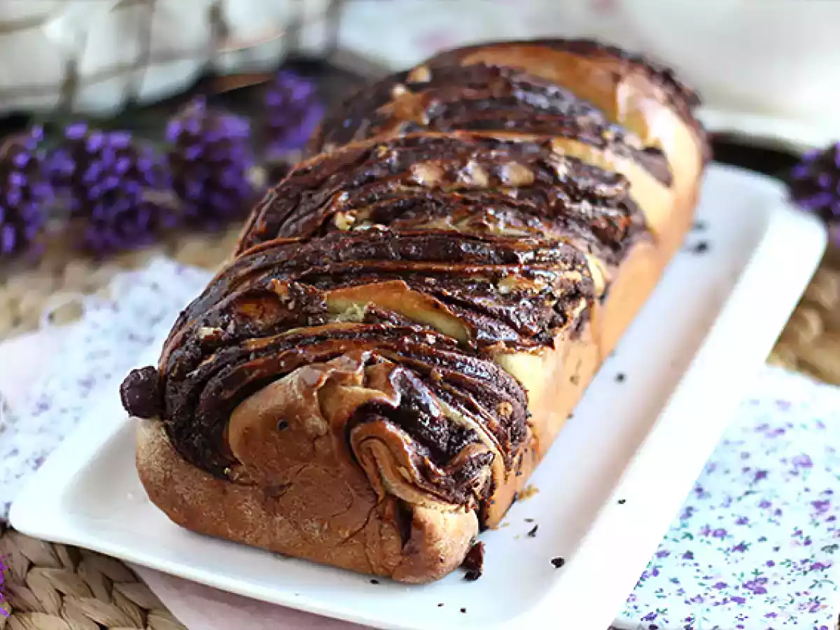 Babka brioche z czekoladą i orzechami laskowymi
