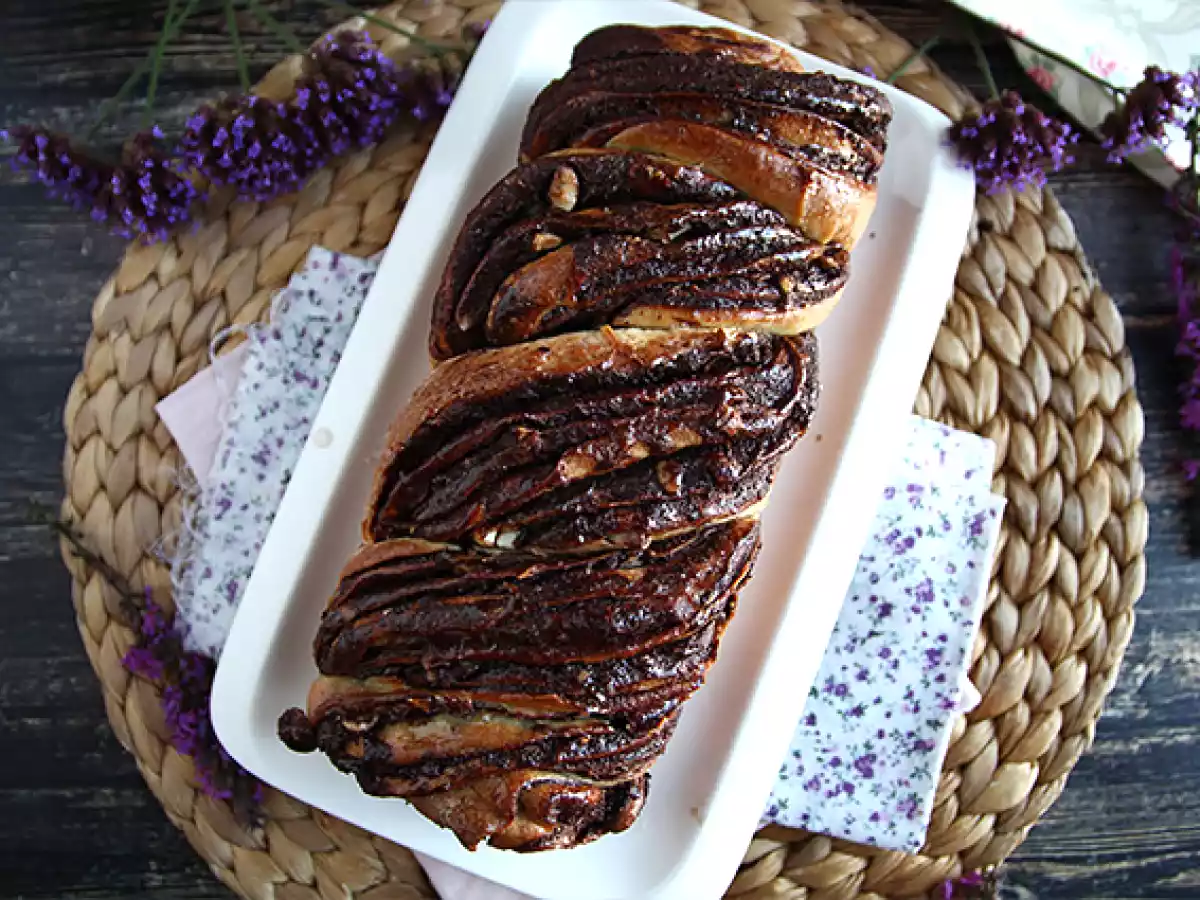 Babka brioche z czekoladą i orzechami laskowymi - zdjęcie 3