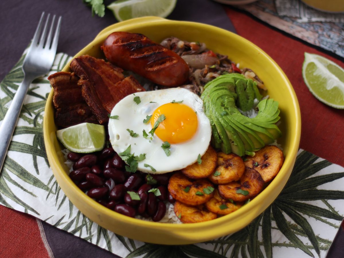 Bandeja Paisa, kolumbijskie danie pełne smaków i tradycji - zdjęcie 3