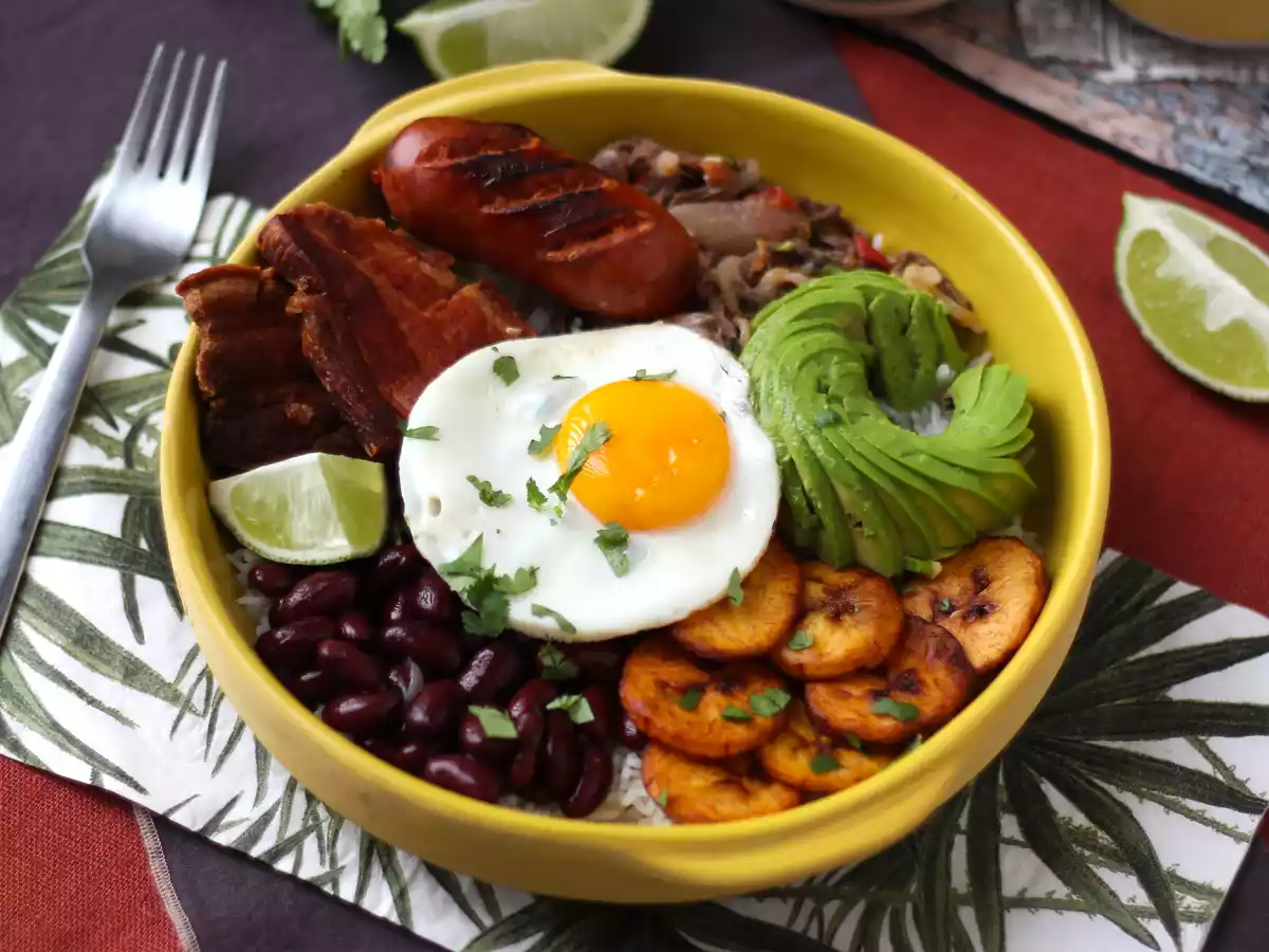 Bandeja Paisa, kolumbijskie danie pełne smaków i tradycji - zdjęcie 3
