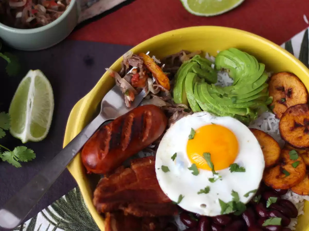 Bandeja Paisa, kolumbijskie danie pełne smaków i tradycji - zdjęcie 4