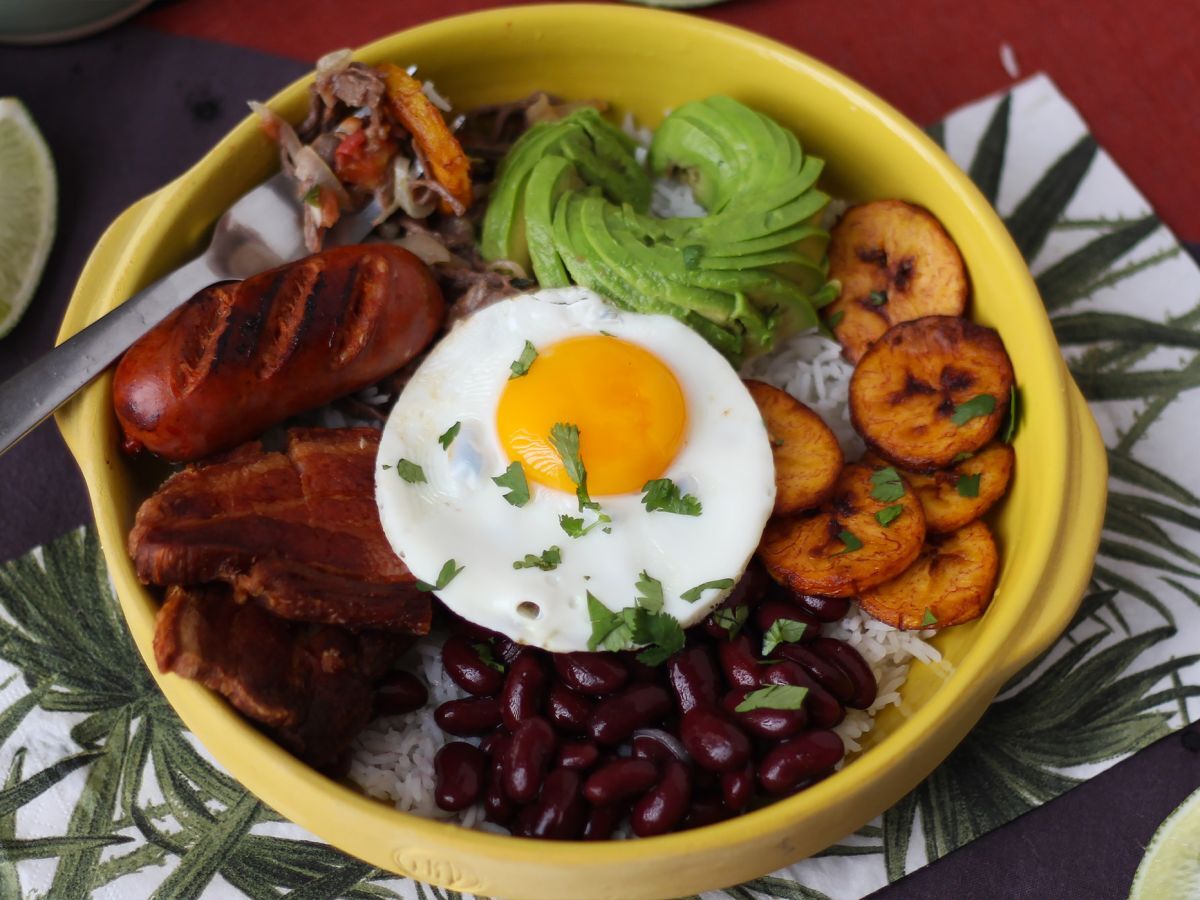 Bandeja Paisa, kolumbijskie danie pełne smaków i tradycji - zdjęcie 6