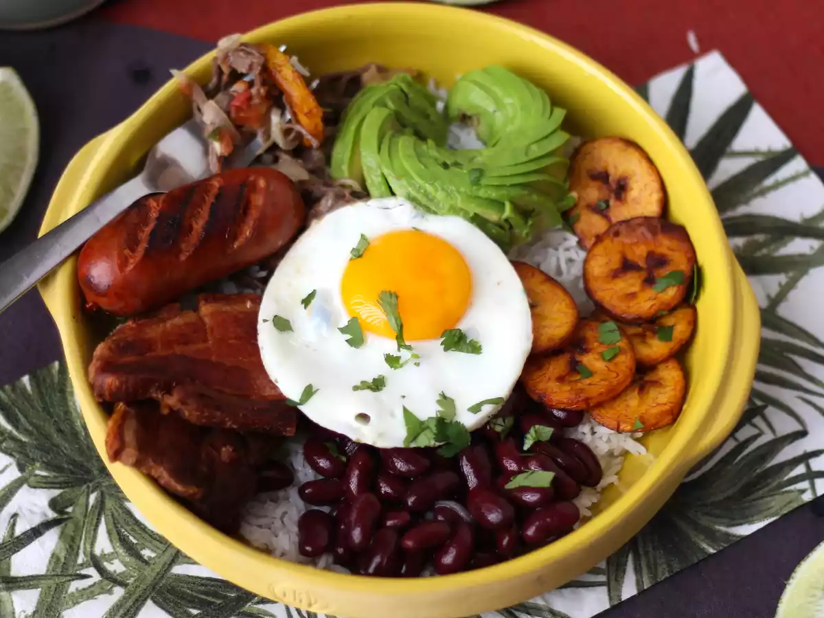 Bandeja Paisa, kolumbijskie danie pełne smaków i tradycji - zdjęcie 6