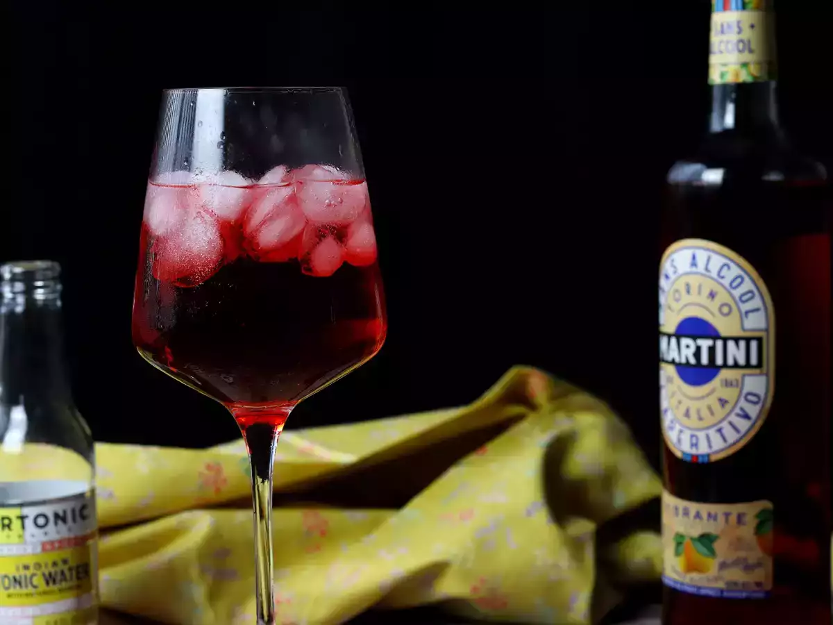 Bezalkoholowe Martini Tonic – świeży, owocowy koktajl! - zdjęcie 4
