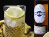 Bezalkoholowy Martini Spritz - słodki i kwiatowy koktajl na aperitif, zdjęcie 1