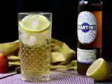 Bezalkoholowy Martini Spritz - słodki i kwiatowy koktajl na aperitif, zdjęcie 3