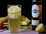 Bezalkoholowy Martini Spritz, słodki, kwiatowy koktajl na aperitif, zdjęcie 3