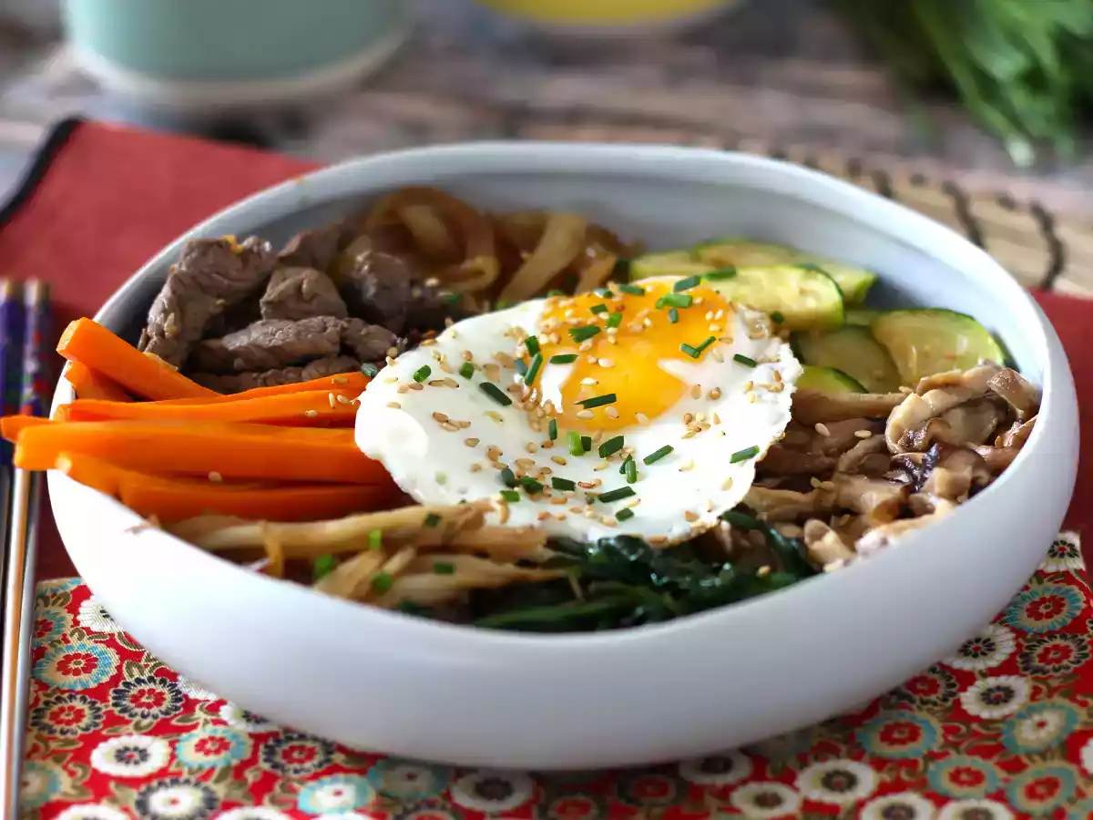 Bibimbap, tradycyjne koreańskie danie