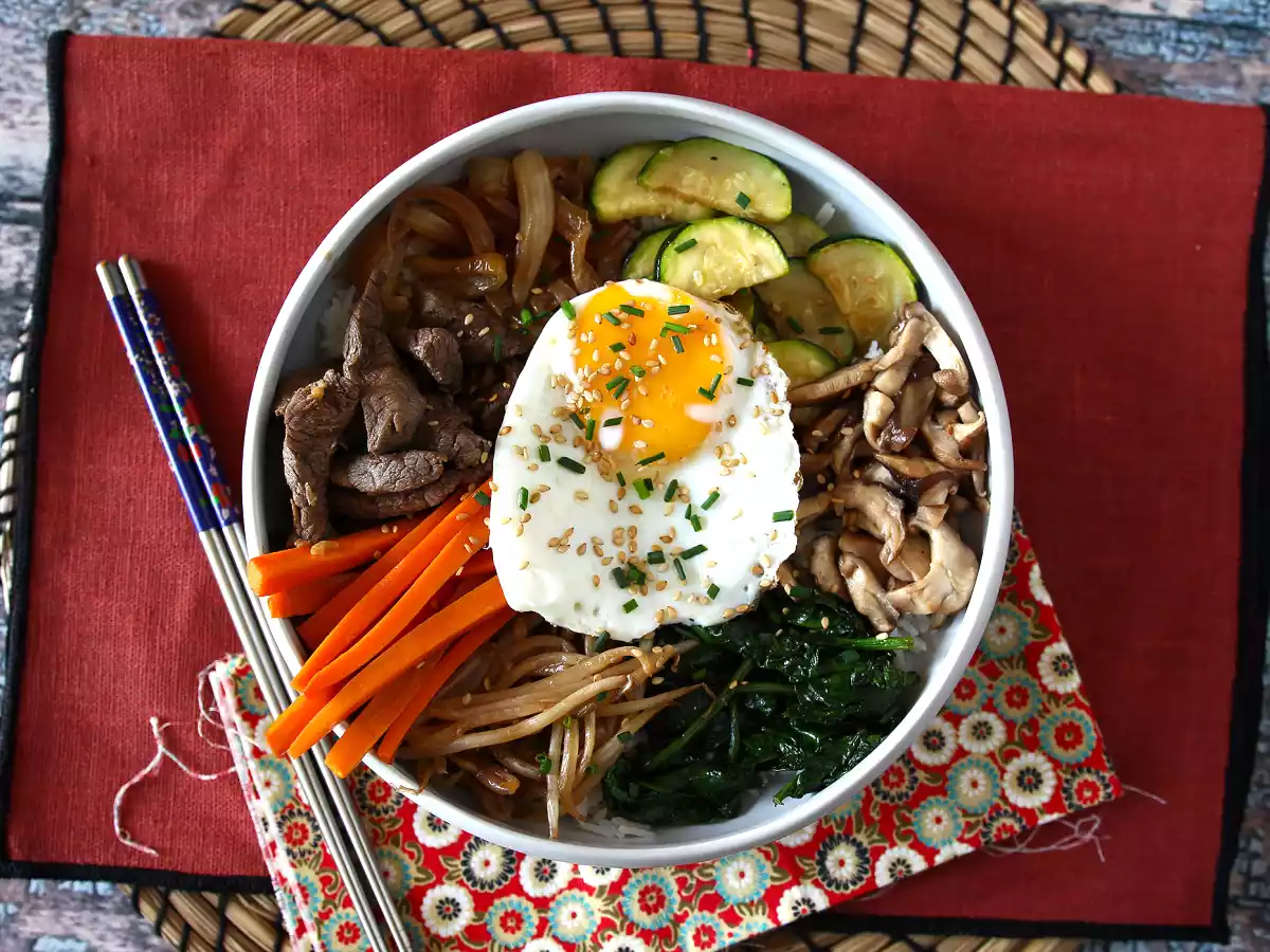 Bibimbap, tradycyjne koreańskie danie - zdjęcie 4