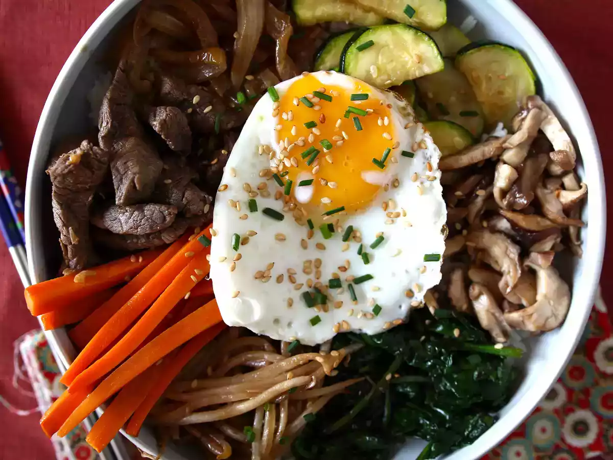 Bibimbap, tradycyjne koreańskie danie - zdjęcie 6