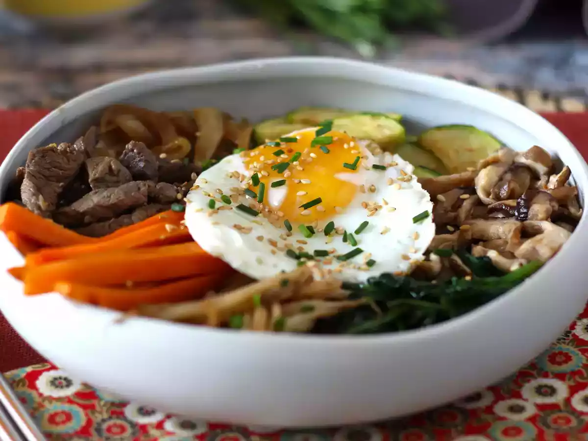 Bibimbap, tradycyjne koreańskie danie - zdjęcie 7