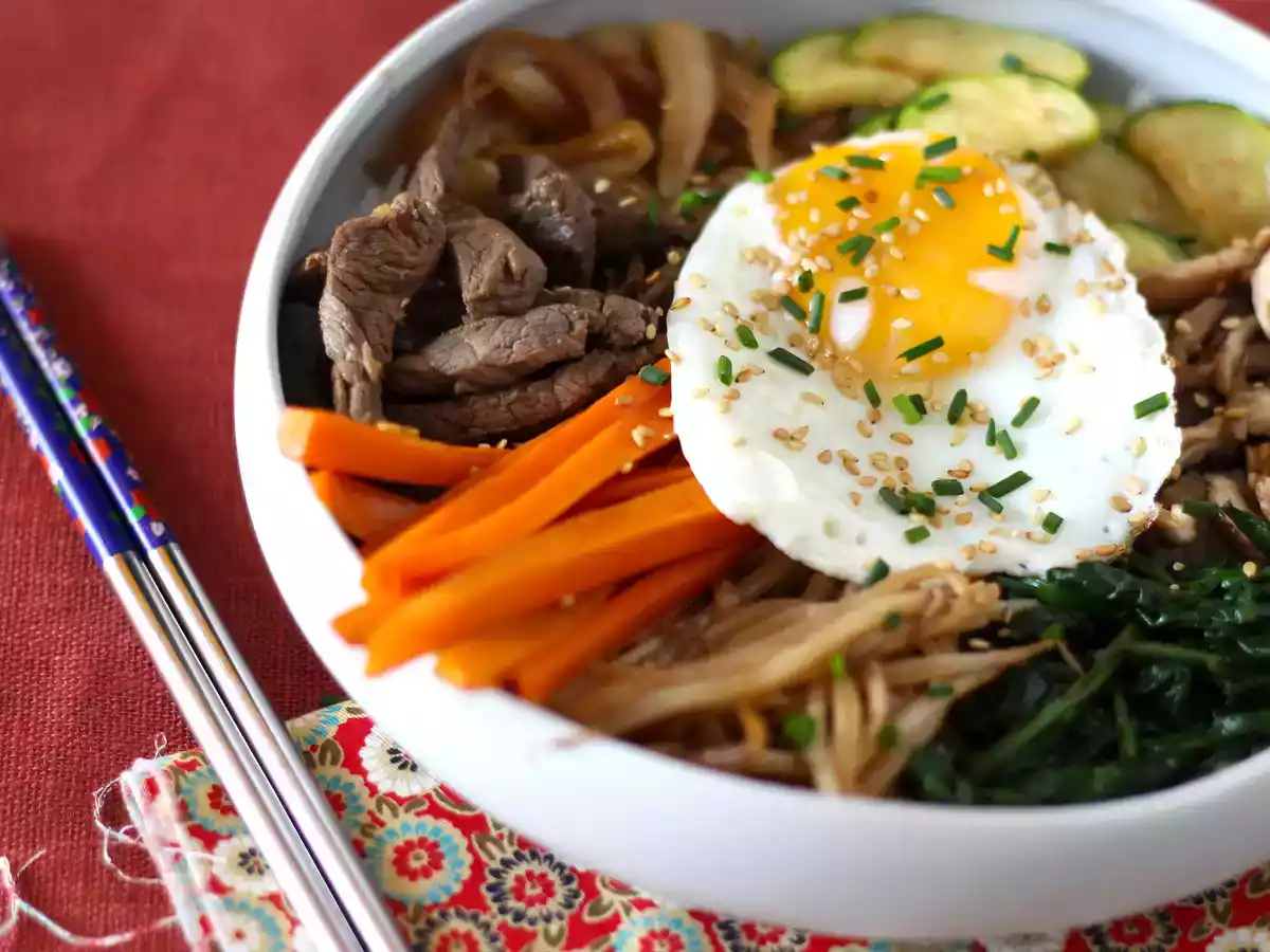 Bibimbap, tradycyjne koreańskie danie - zdjęcie 8