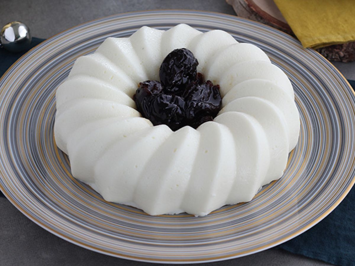 Blanc manger kokosowy z sosem śliwkowym - zdjęcie 2