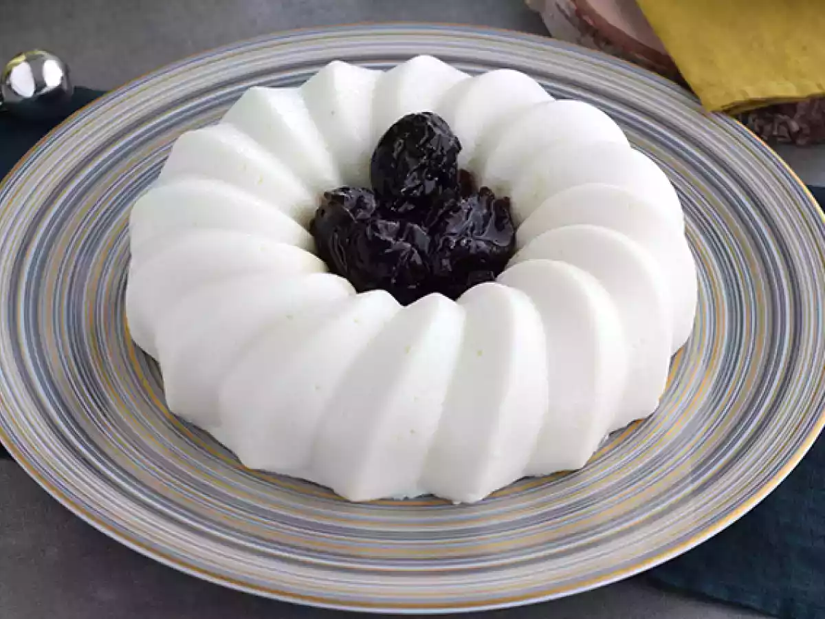 Blanc manger kokosowy z sosem śliwkowym - zdjęcie 2