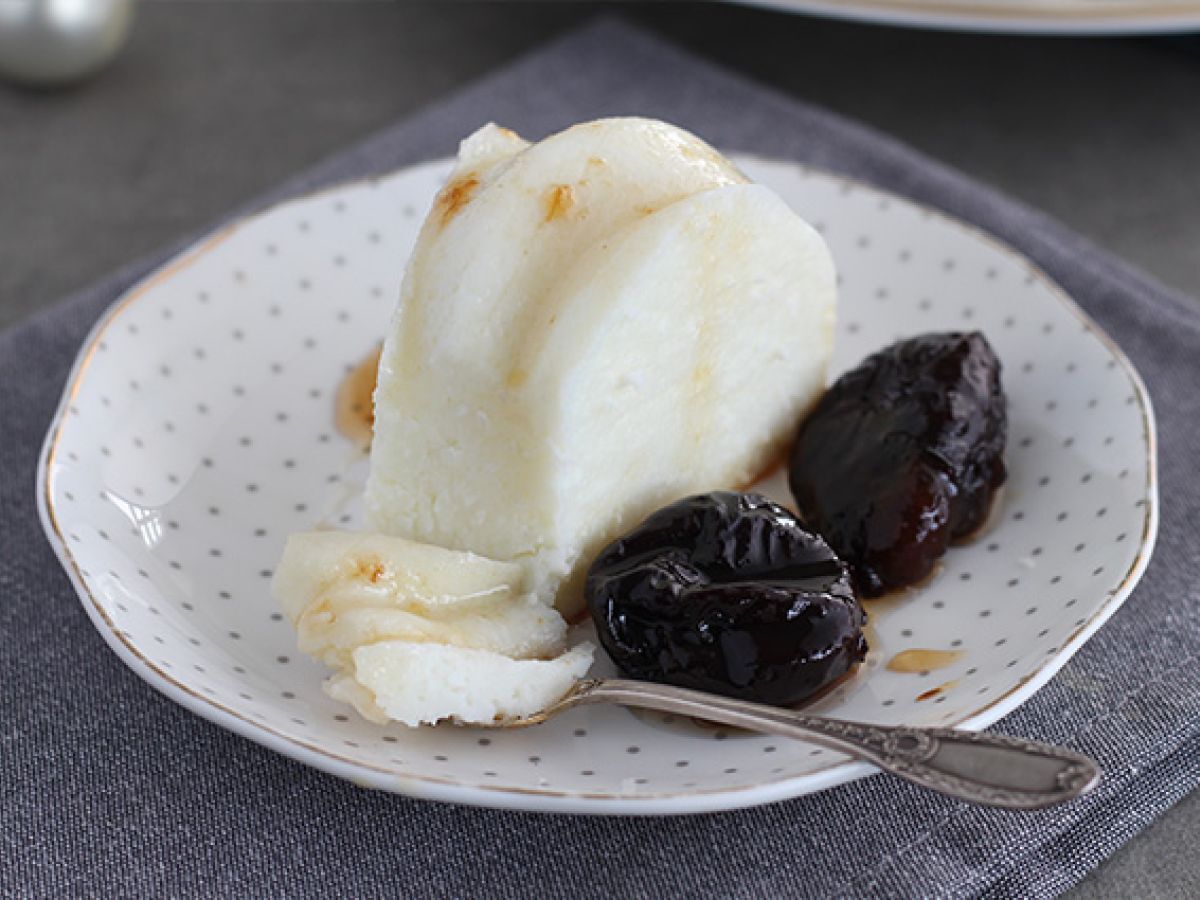 Blanc manger kokosowy z sosem śliwkowym - zdjęcie 3