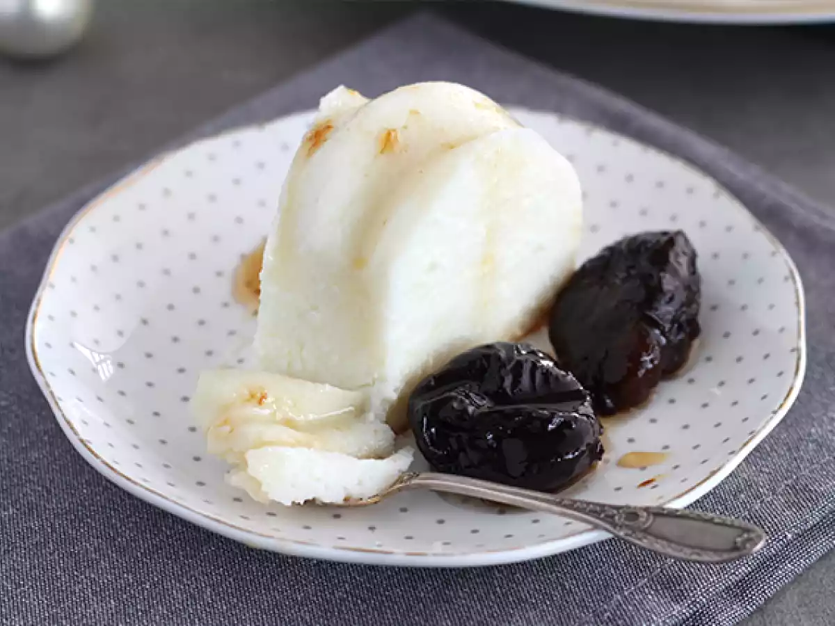 Blanc manger kokosowy z sosem śliwkowym - zdjęcie 3