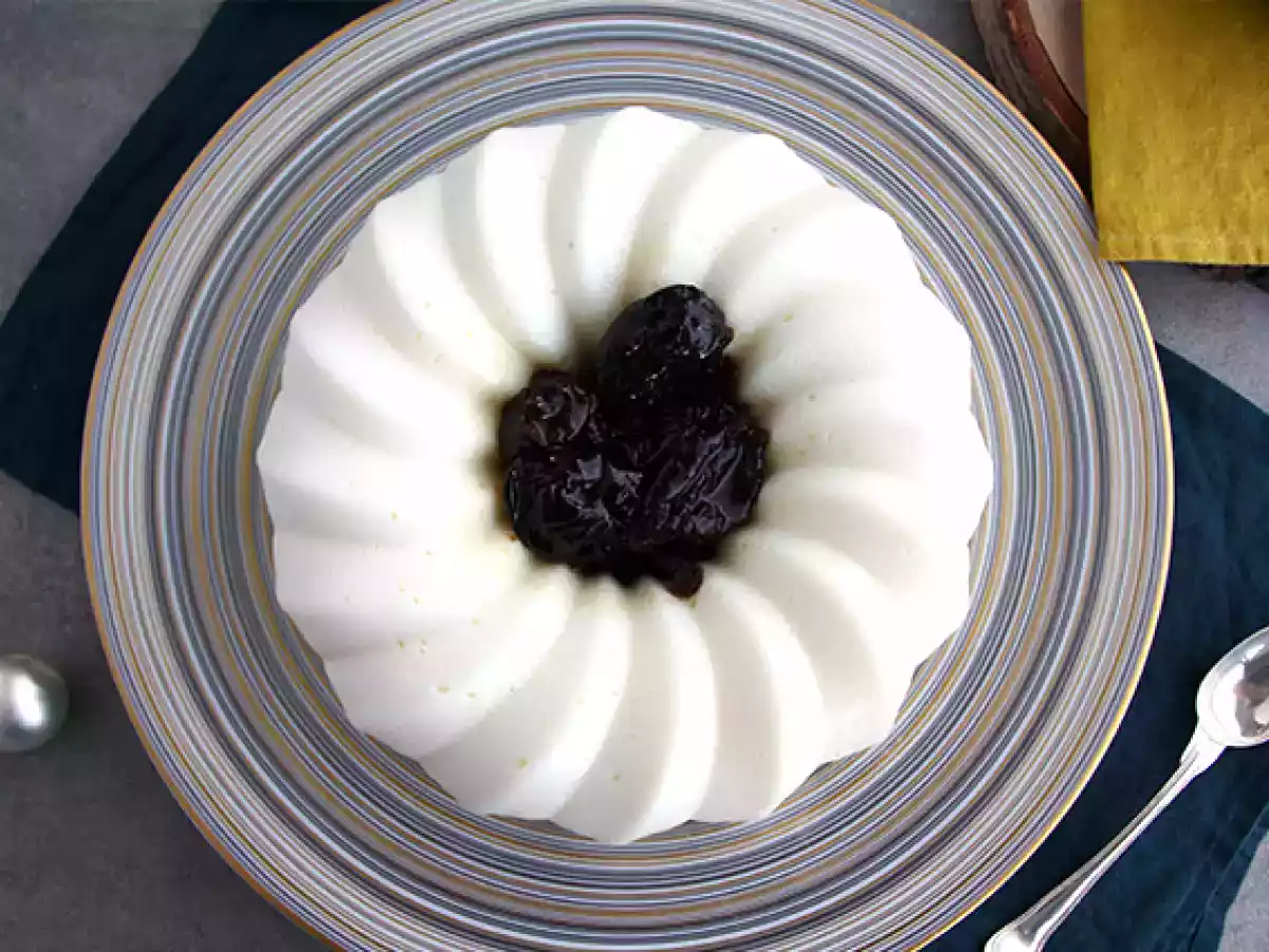 Blanc manger kokosowy z sosem śliwkowym - zdjęcie 4