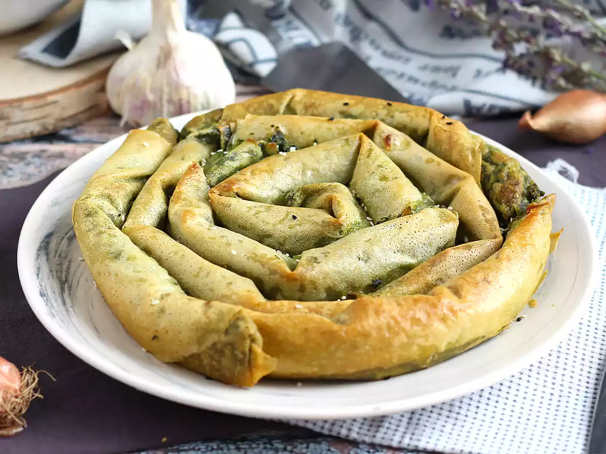 Borek, turecki placek ze szpinakiem i serem