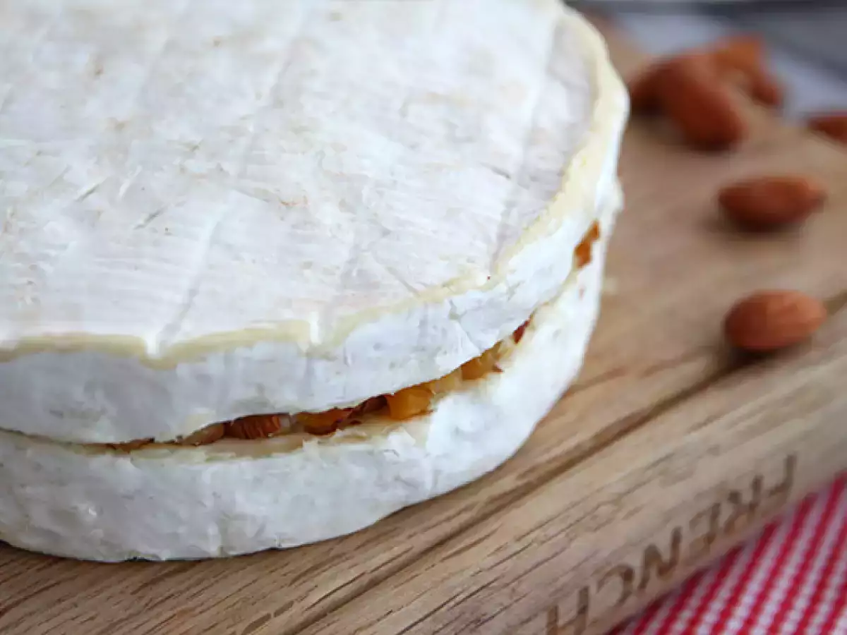 Brie nadziewany suszonymi morelami i migdałami - zdjęcie 4