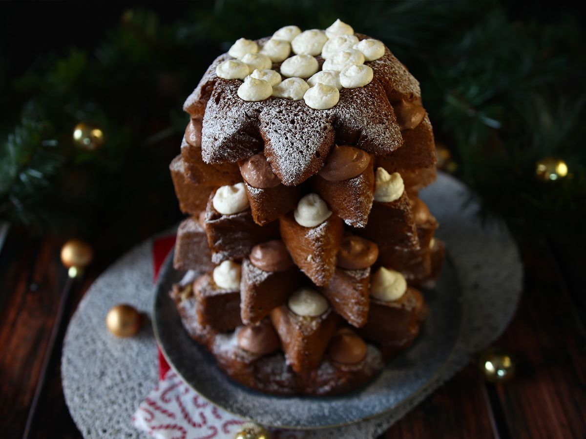 Brioszka Pandoro nadziewana kremem Nutella i kremem waniliowym w kształcie choinki - zdjęcie 5
