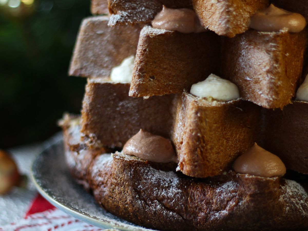 Brioszka Pandoro nadziewana kremem Nutella i kremem waniliowym w kształcie choinki - zdjęcie 6
