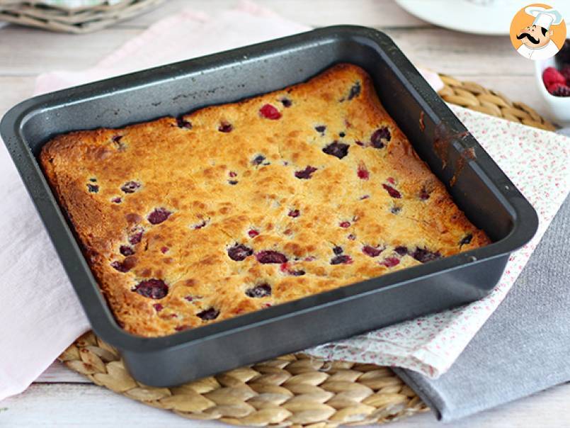 Brownie z białą czekoladą i czerwonymi owocami (Blondie) - zdjęcie 3