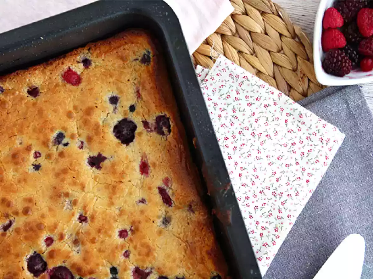 Brownie z białą czekoladą i czerwonymi owocami (Blondie) - zdjęcie 4