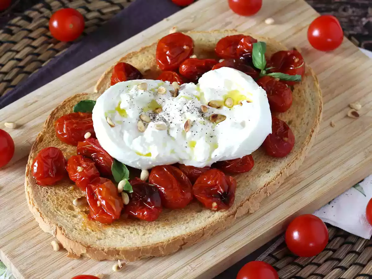 Bruschetta z pieczonymi pomidorami i burratą - zdjęcie 3