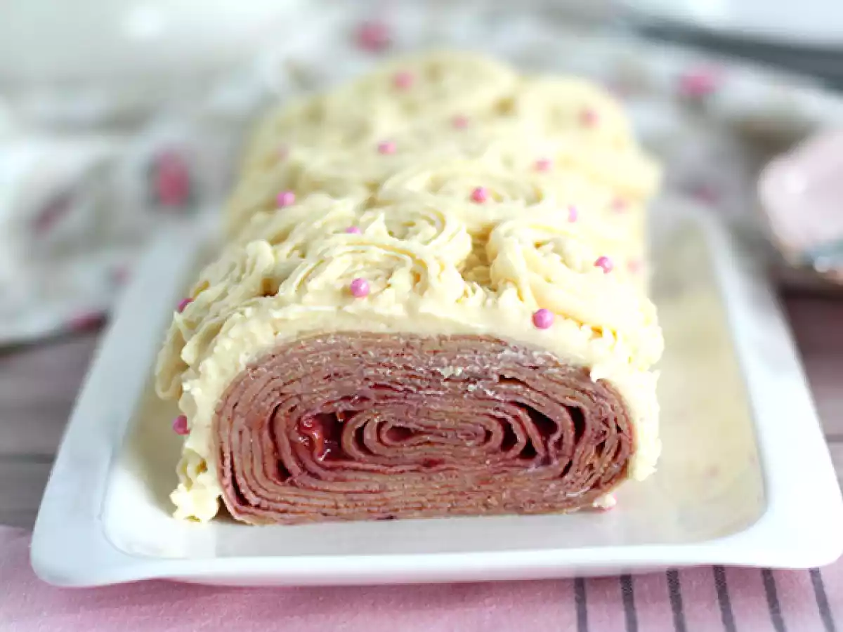 Bûche de crêpes z białą czekoladą i malinami