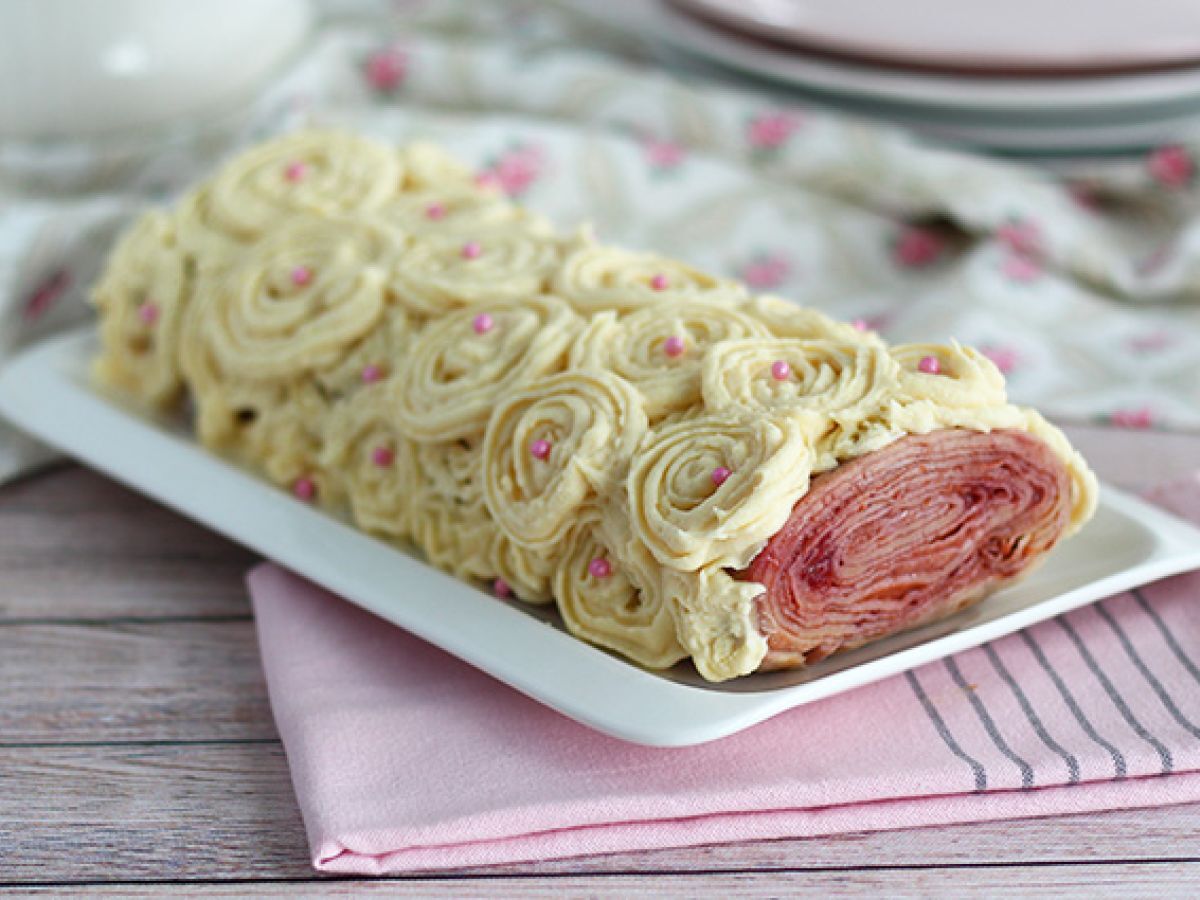 Bûche de crêpes z białą czekoladą i malinami - zdjęcie 2