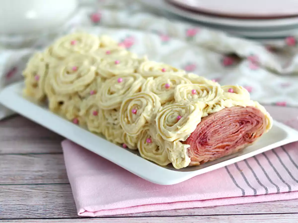 Bûche de crêpes z białą czekoladą i malinami - zdjęcie 2