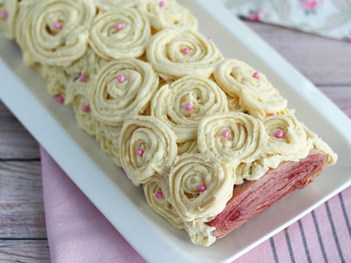 Bûche de crêpes z białą czekoladą i malinami - zdjęcie 4