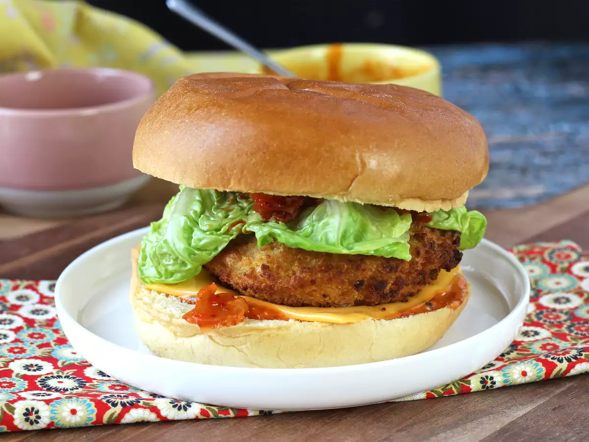 Burger z kurczakiem w panierce po koreańsku: chrupiący, pikantny i wyjątkowo pyszny - zdjęcie 3