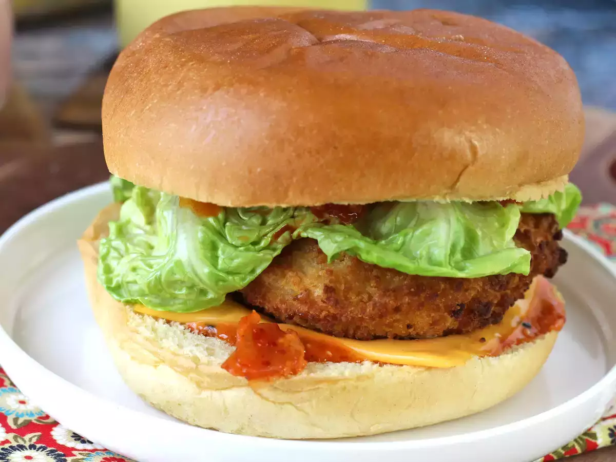 Burger z kurczakiem w panierce po koreańsku: chrupiący, pikantny i wyjątkowo pyszny - zdjęcie 7