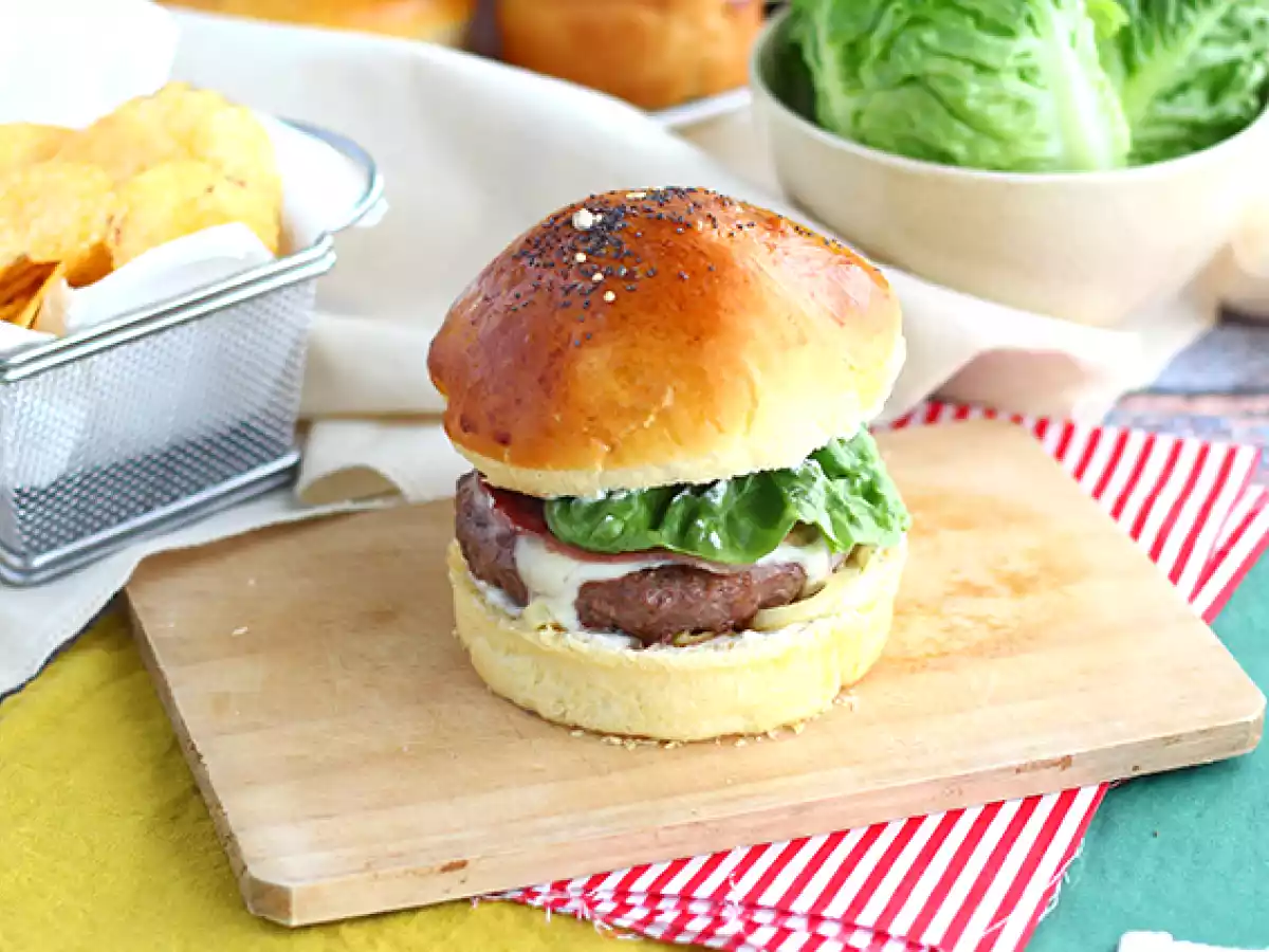 Burger z serem raclette