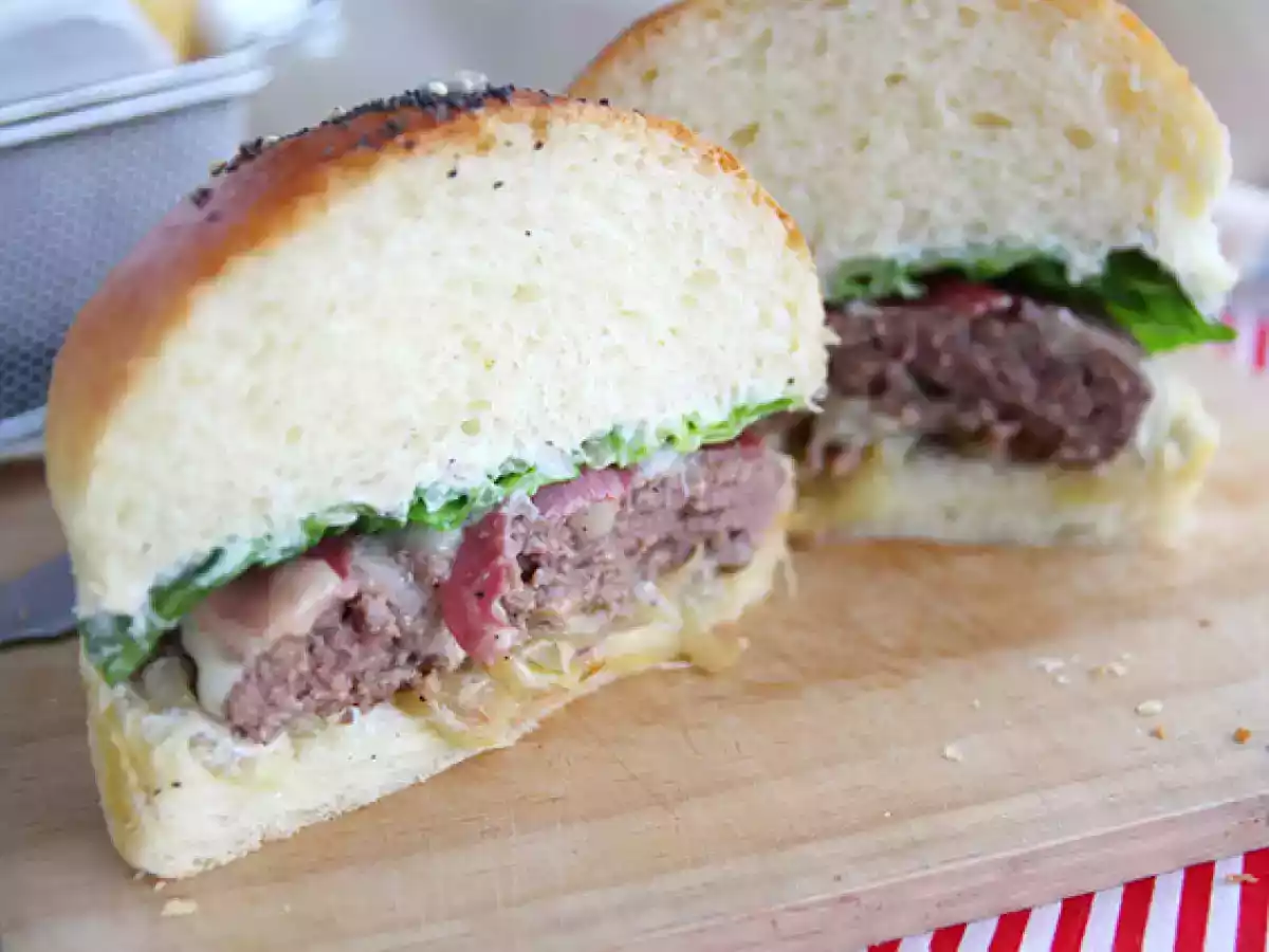 Burger z serem raclette - zdjęcie 2