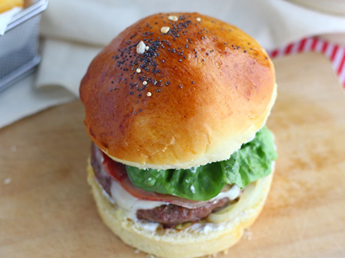 Burger z serem raclette - zdjęcie 3