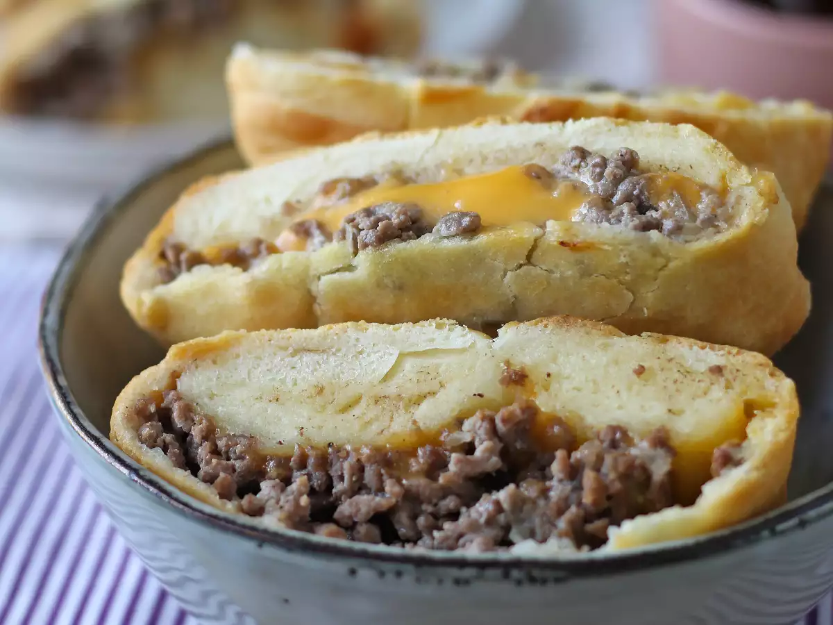 Burgery z ciasta na pizzę z frytkownicy beztłuszczowej – idealne na szybki i pyszny obiad - zdjęcie 6