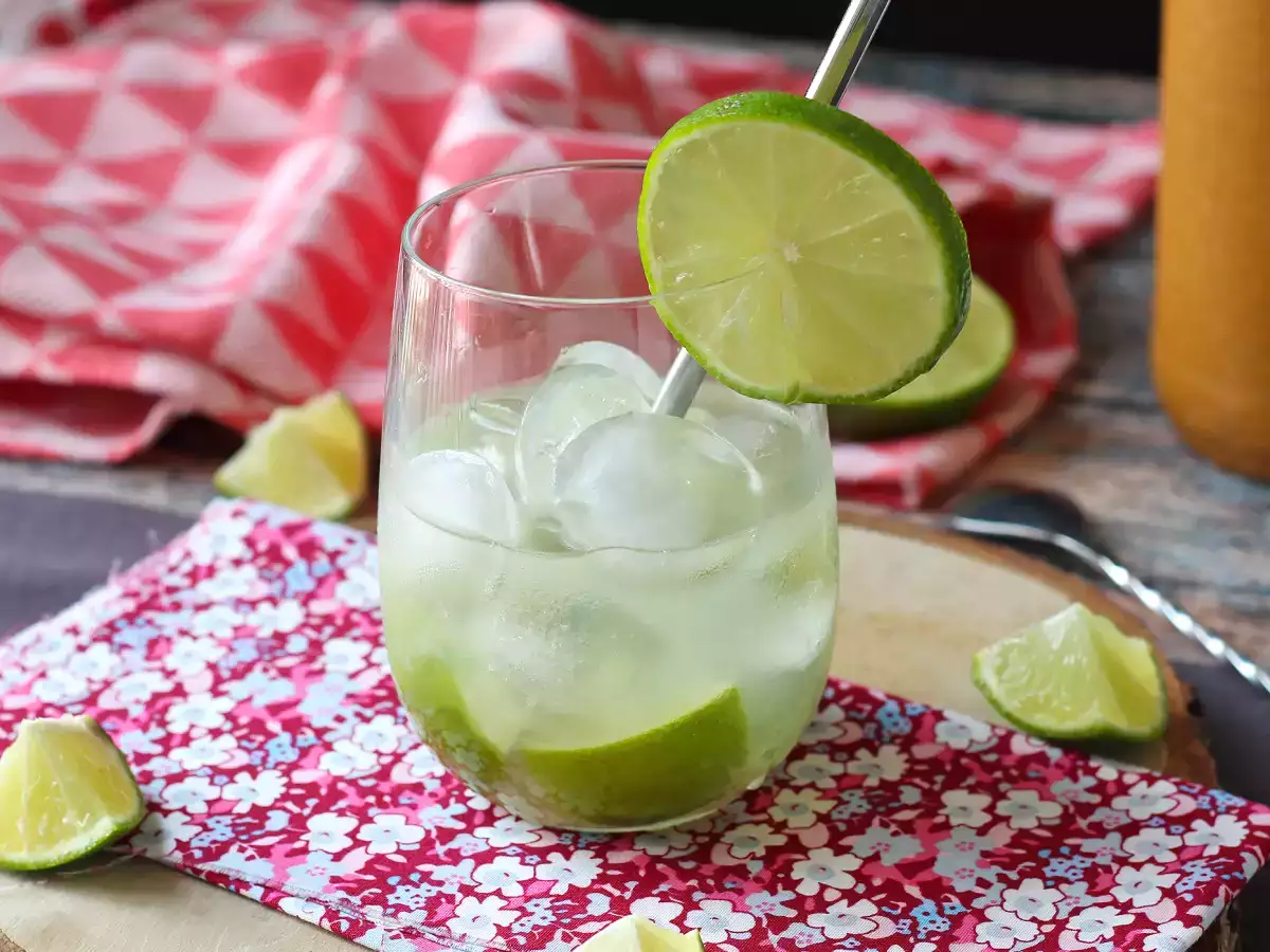 Caipirinha cytrynowa: łatwy w przygotowaniu brazylijski drink bez shakera - zdjęcie 2