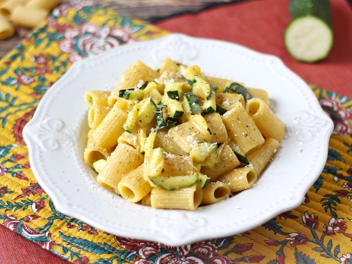 Carbonara z cukinii: łatwy w przygotowaniu wegetariański przepis