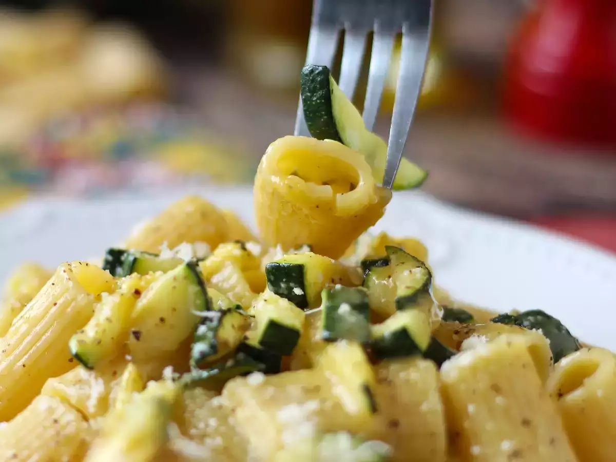Carbonara z cukinii: łatwy w przygotowaniu wegetariański przepis - zdjęcie 4