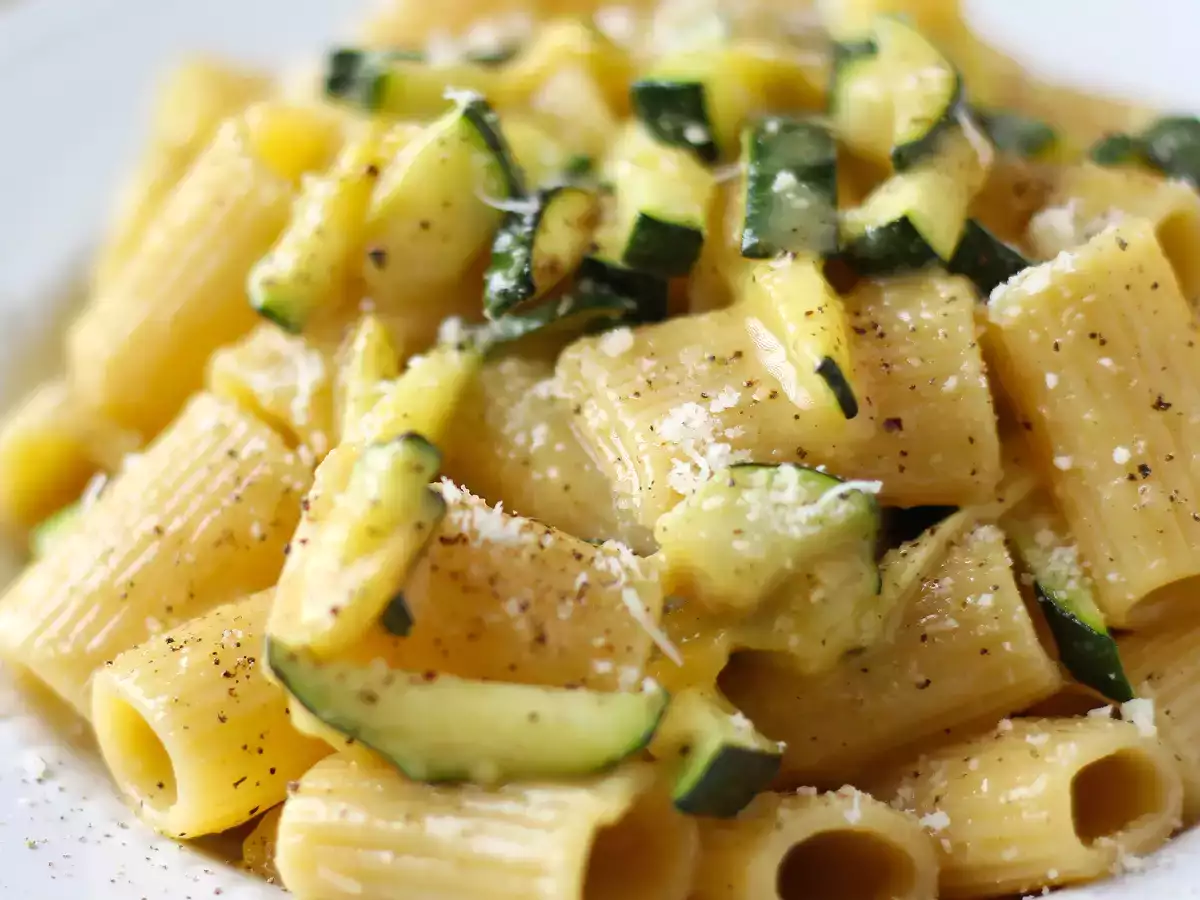 Carbonara z cukinii: łatwy w przygotowaniu wegetariański przepis - zdjęcie 5
