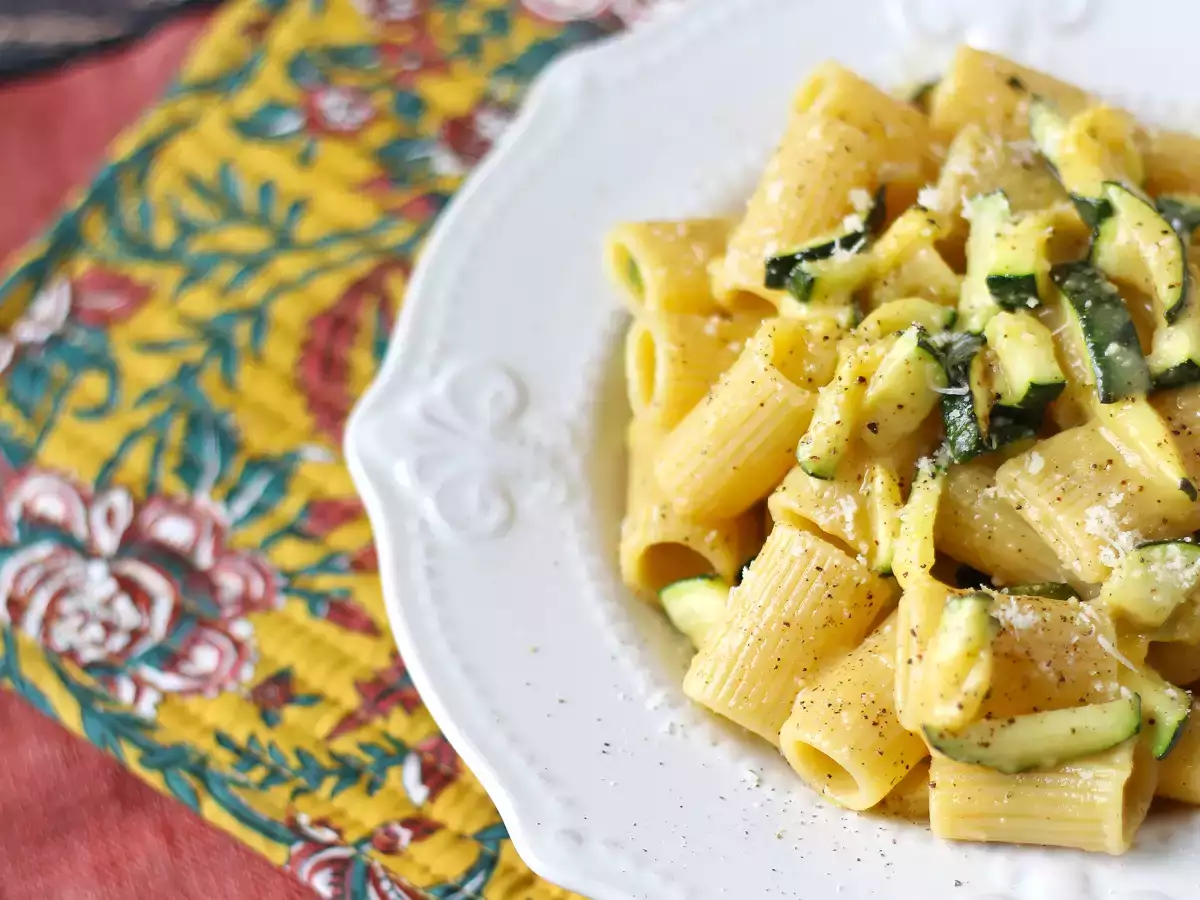 Carbonara z cukinii: łatwy w przygotowaniu wegetariański przepis - zdjęcie 6