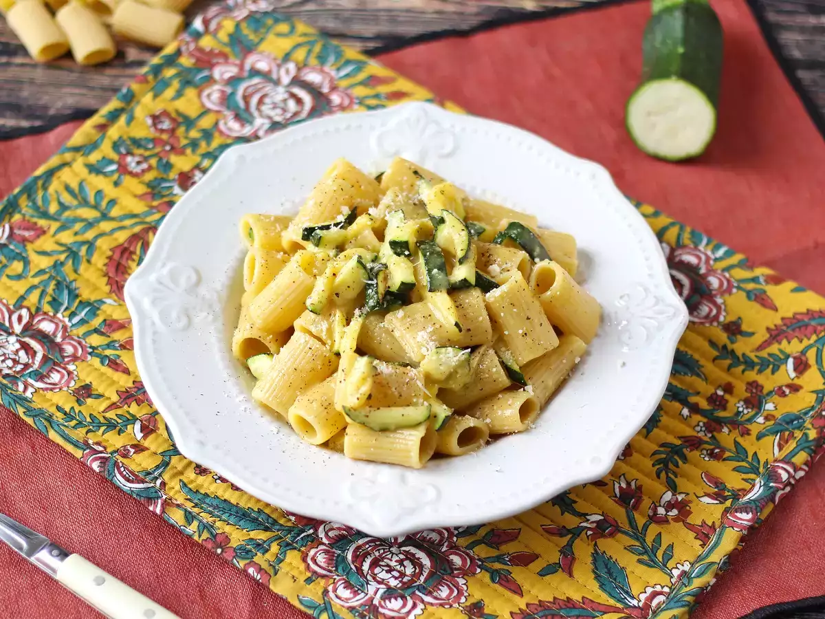 Carbonara z cukinii: łatwy w przygotowaniu wegetariański przepis - zdjęcie 7
