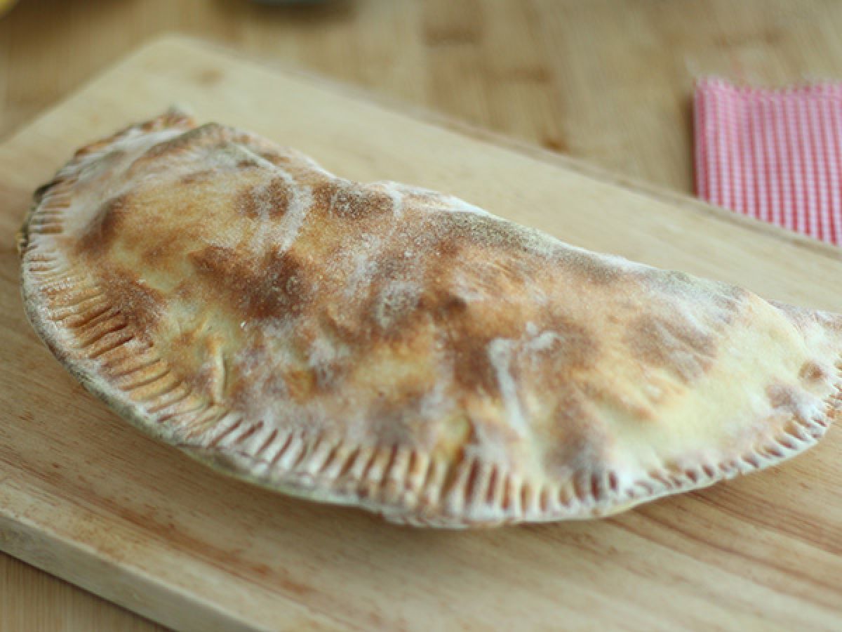 Chausson z raclette, savoyardzka calzone
