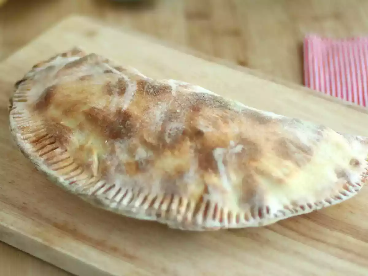 Chausson z raclette, savoyardzka calzone