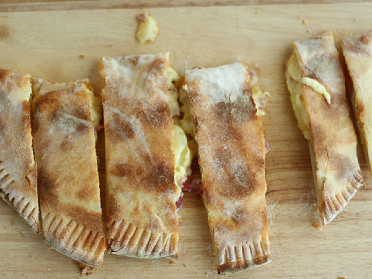 Chausson z raclette, savoyardzka calzone - zdjęcie 2