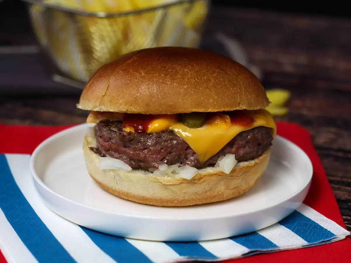 Cheeseburger – słynny burger, który wszyscy kochają! - zdjęcie 3